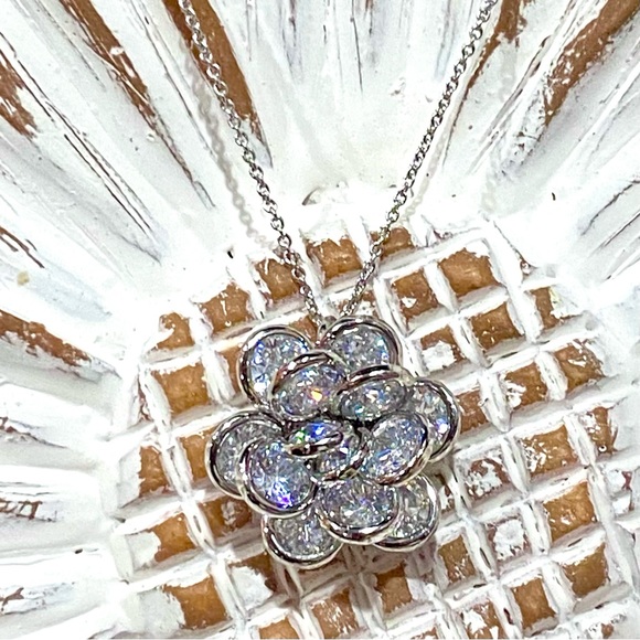 Kate Spade Rosette 3D Geometric Rhinestone Flower Cluster Pendant Necklace - Picture 7 of 16